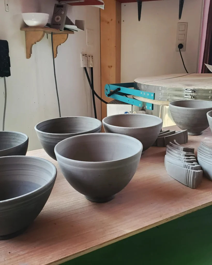 formation ceramique creation service à thé avec ligne graphique - CFP LE VERGER GENNES VAL DE LOIRE