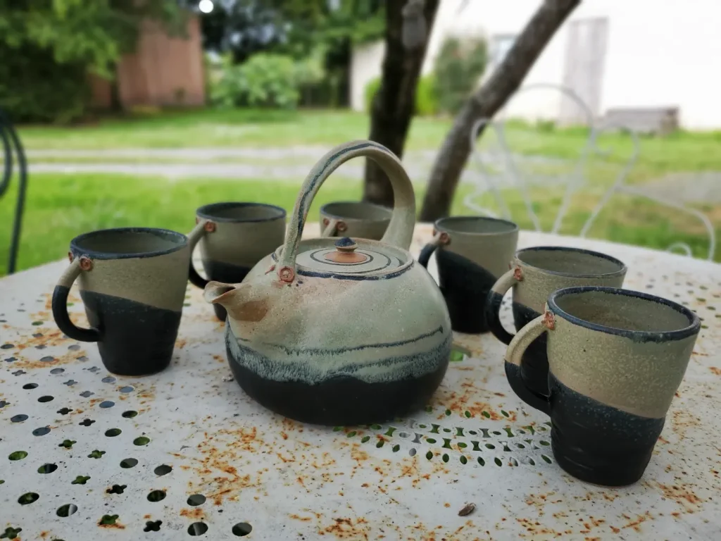 formation ceramique creation service à thé avec ligne graphique - CFP LE VERGER GENNES VAL DE LOIRE