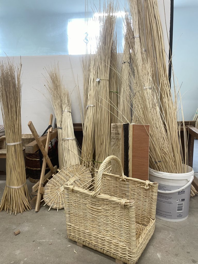 panier osier devant stock osier