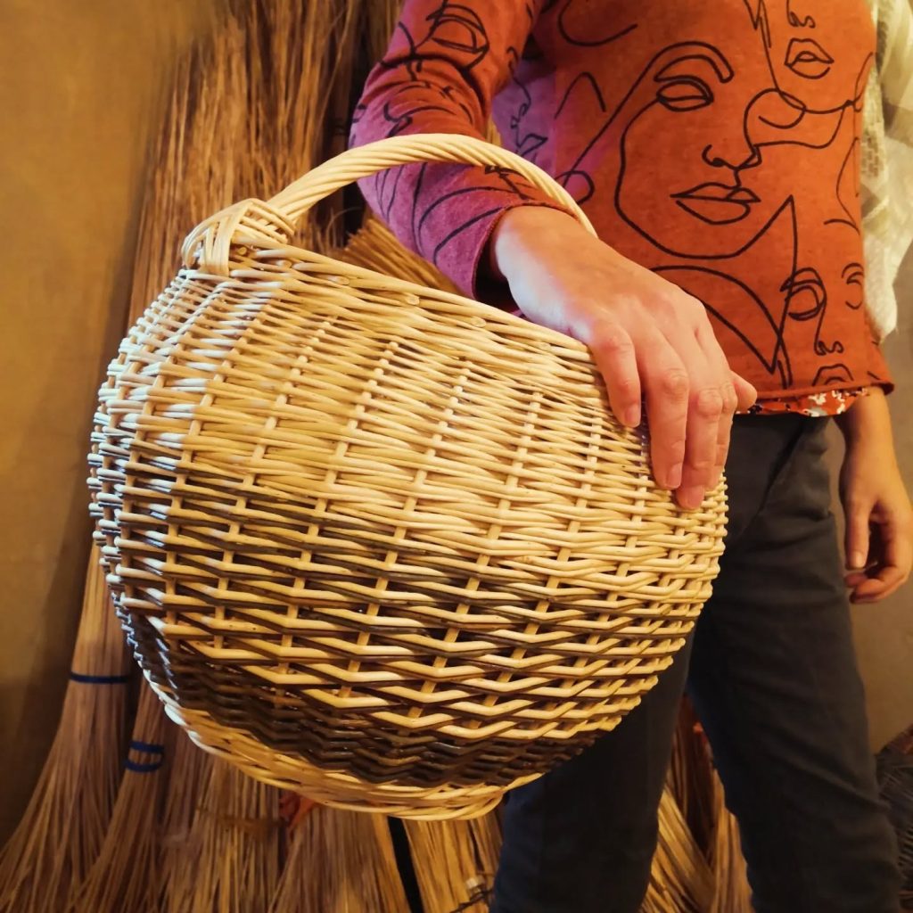 panier rond porté au bras
